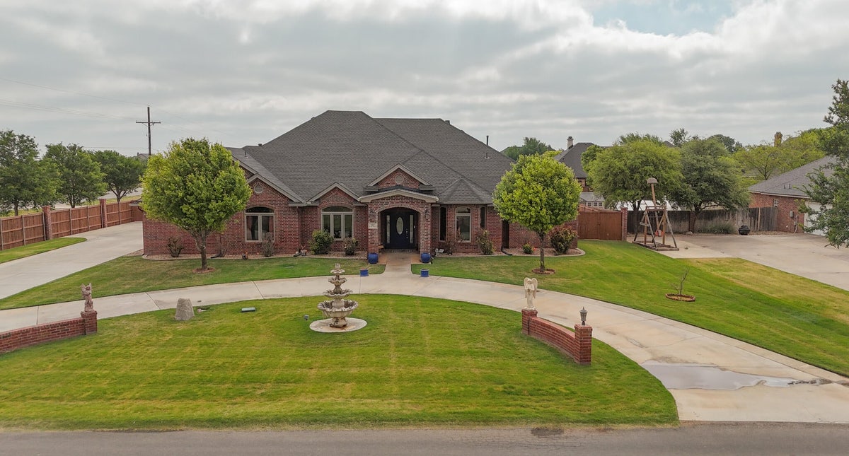 Front exterior of 5001 County Road 1425 in Lubbock