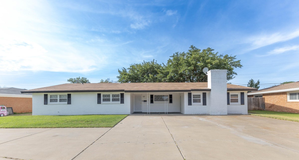 Front exterior of 5229 8th Street in Lubbock