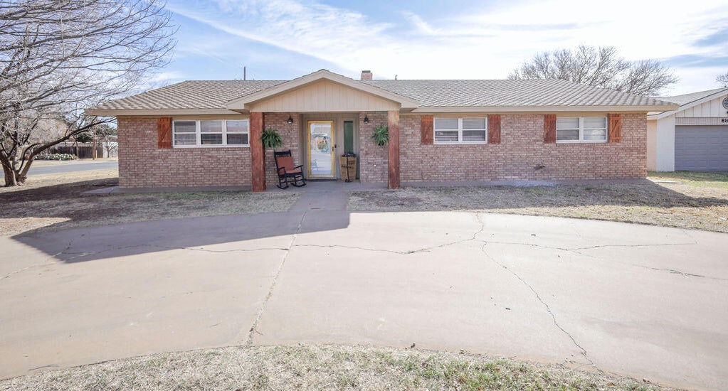 Front exterior of 812 Holliday Drive in Plainview