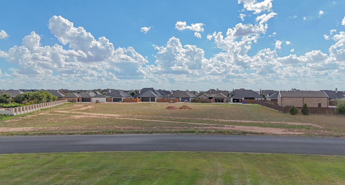 Land at 910 Cambridge Avenue in Wolfforth